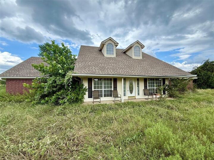 Property Photo:  1017 Richard Court  TX 76043 