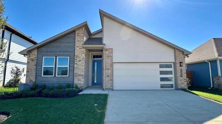 Property Photo:  2609 McCormick Street  TX 76205