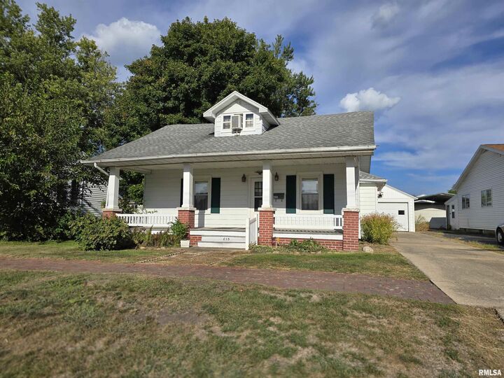 Property Photo:  635 S 1st Avenue  IL 61520 