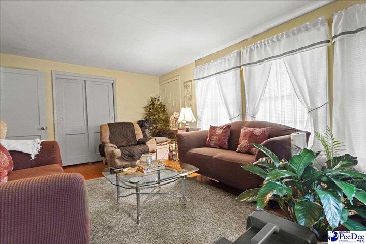 Property Photo:  909 N Irby Street  SC 29501 