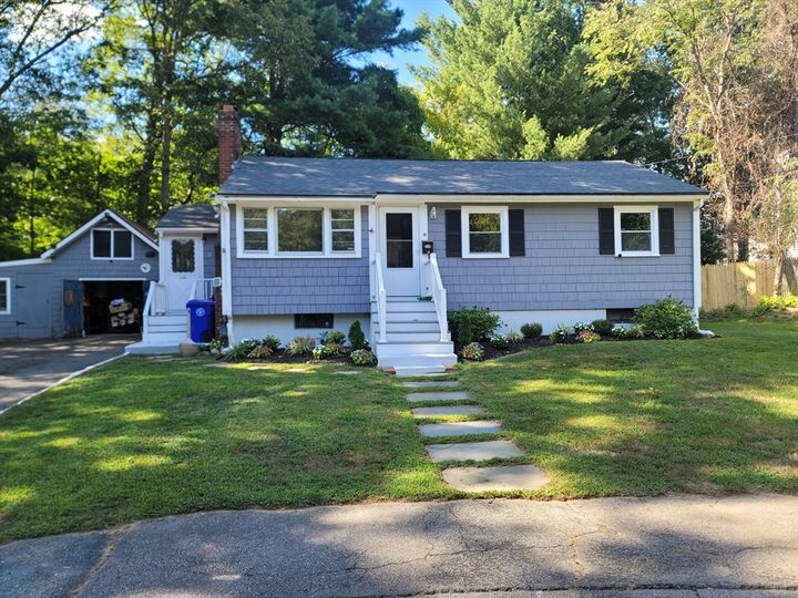 54 Washington Cir  Holbrook MA 02343 photo