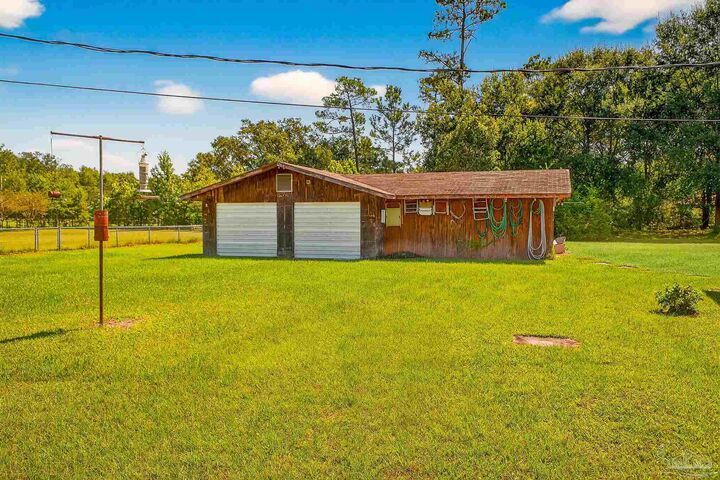 Property Photo: 9050 N Pasadena St FL 32534