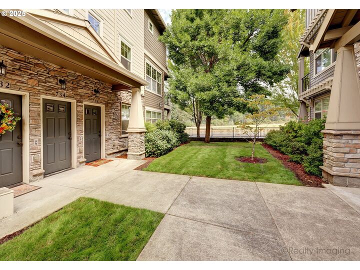 Property Photo: 734 NE Adwick Dr OR 97006