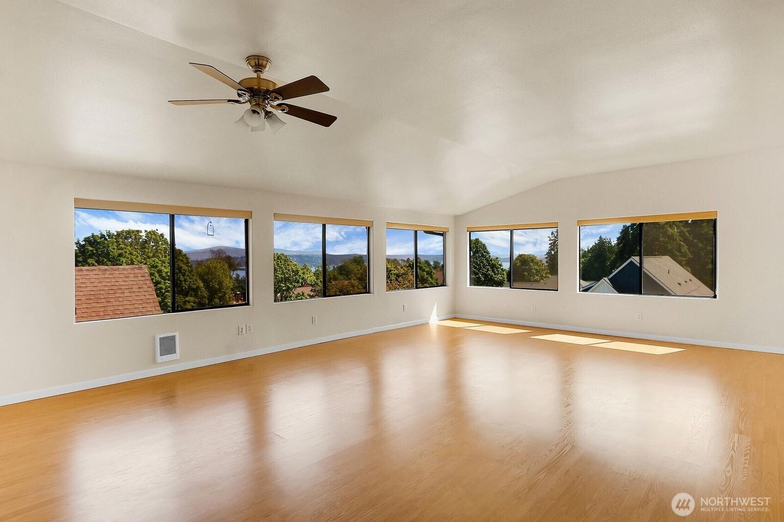 Property Photo:  3010 E Spruce Street B  WA 98122 