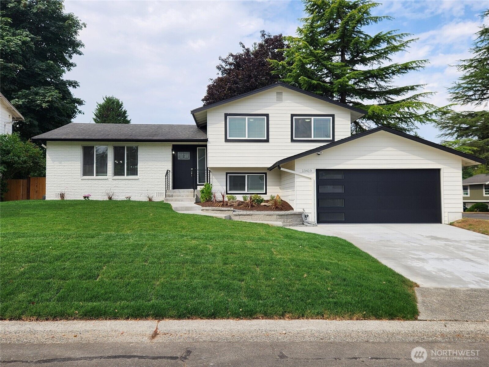 Property Photo: 13419 128th Place NE WA 98034