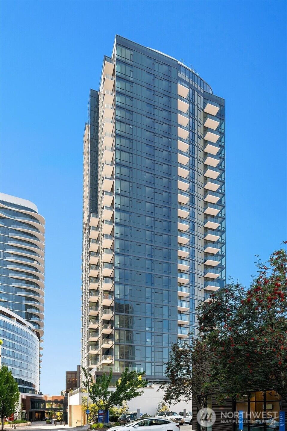 Property Photo: 889 Avenue Square NE 806 WA 98004
