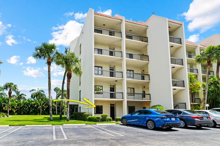 Property Photo: 3000 Presidential Way #101 FL 33401