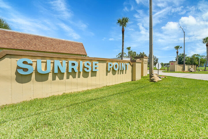 Property Photo: 114 Country Club Drive FL 33852
