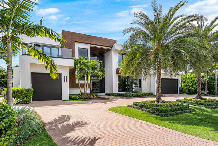 Property Photo:  2391 Areca Palm Road  FL 33432 