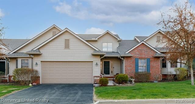 Property Photo:  6240 Northridge Hills Drive  MI 48116 