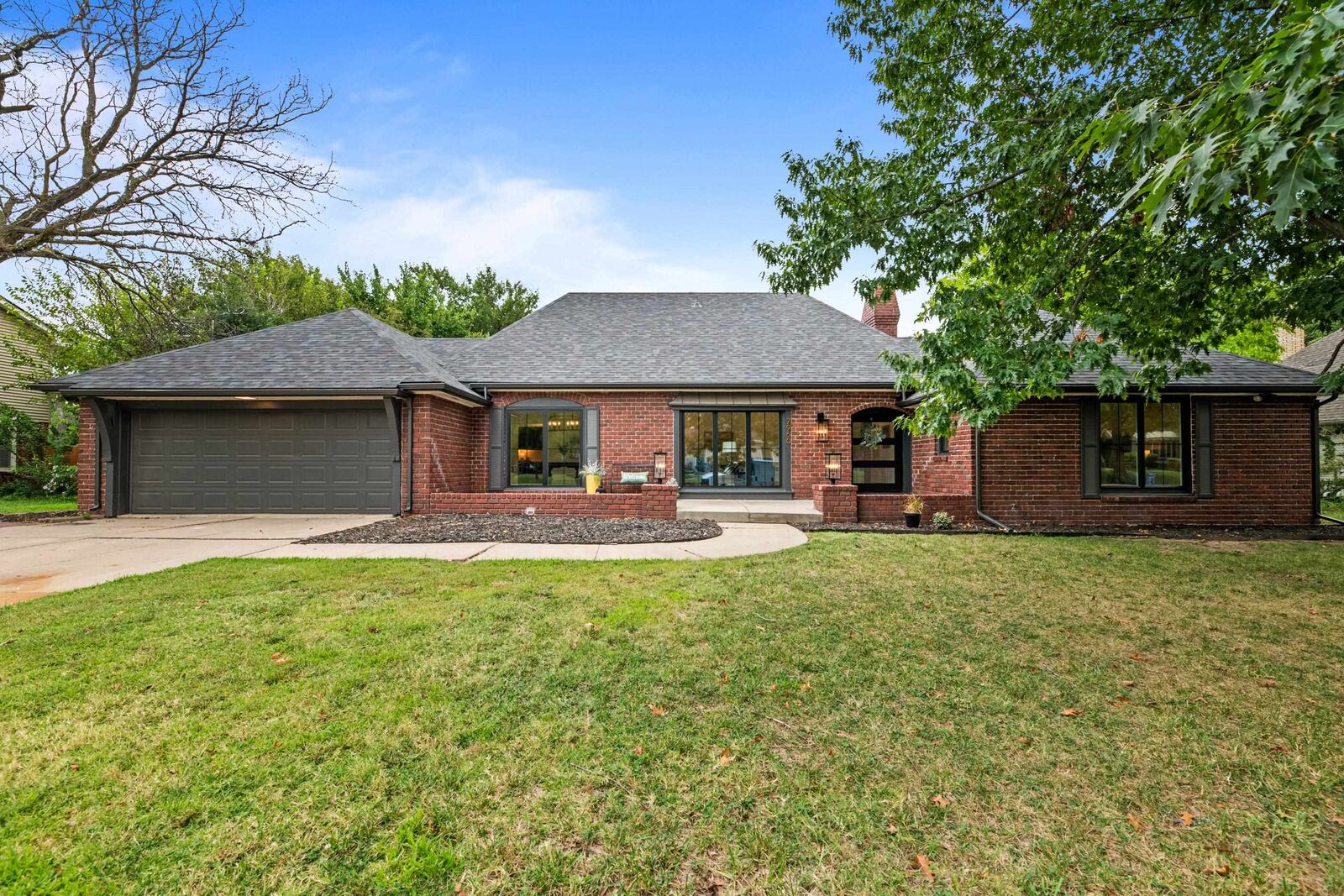 Property Photo:  7960 E Dublin Ct  KS 67206 