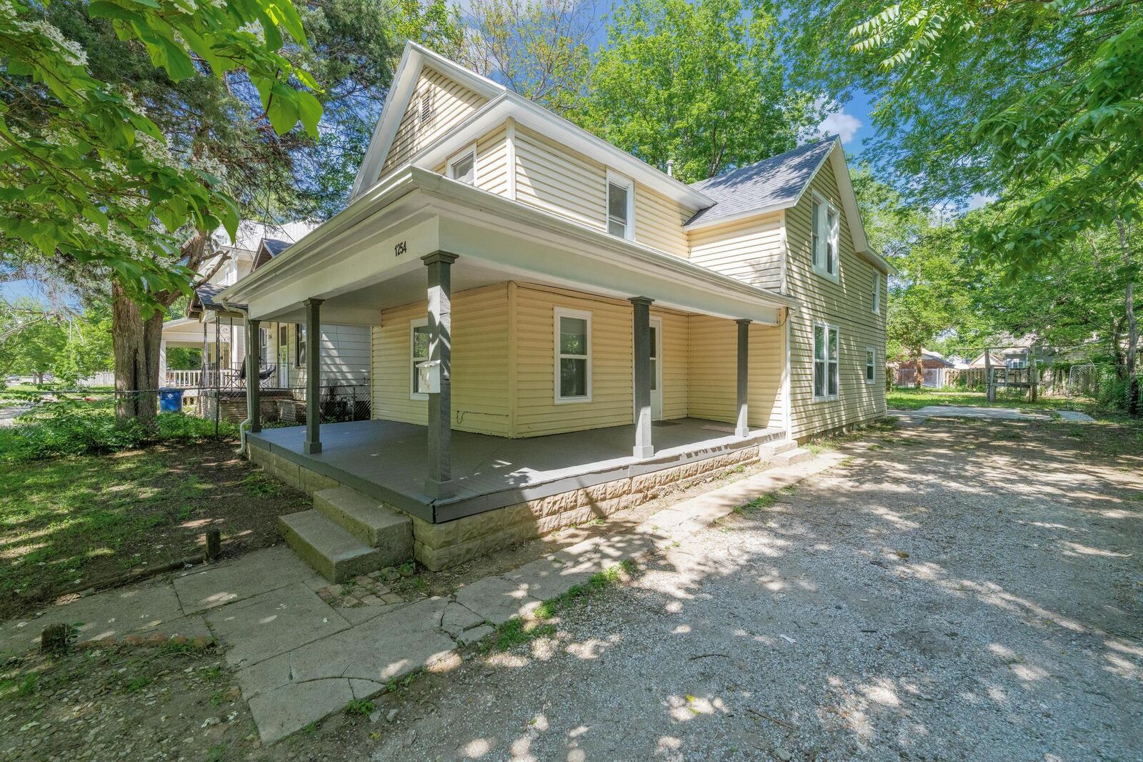 Property Photo: 1254 N Lewellen St KS 67203