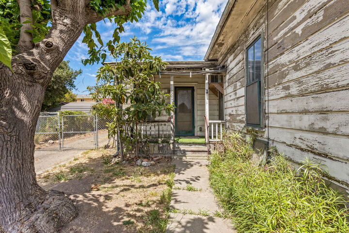 Property Photo:  220 W Figueroa Street  CA 93101 