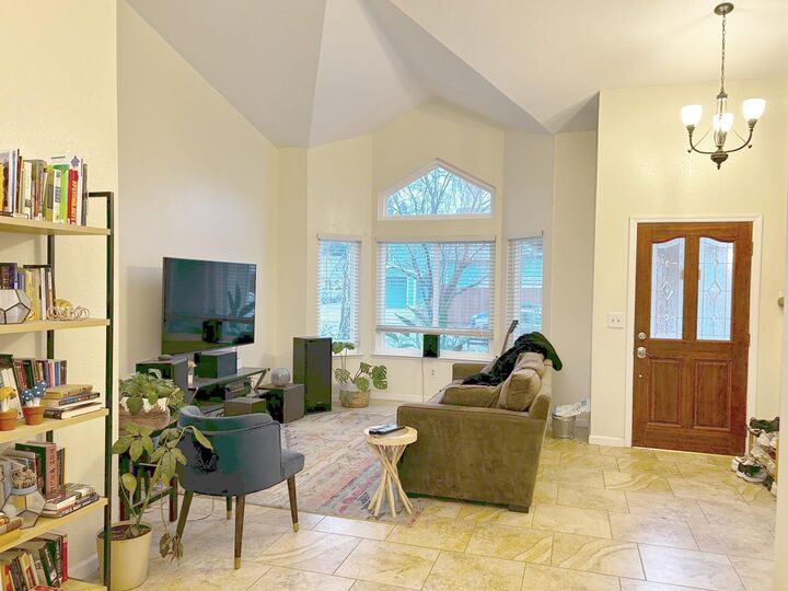 Property Photo: 8748 Kentshire Way CA 95828
