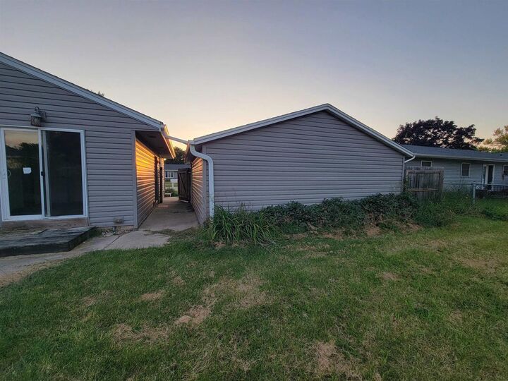 Property Photo:  2213 South Walnut Street  WI 53546 