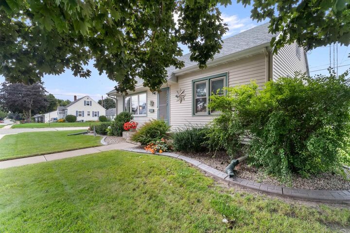 Property Photo: 501 Pleasant Avenue WI 53963