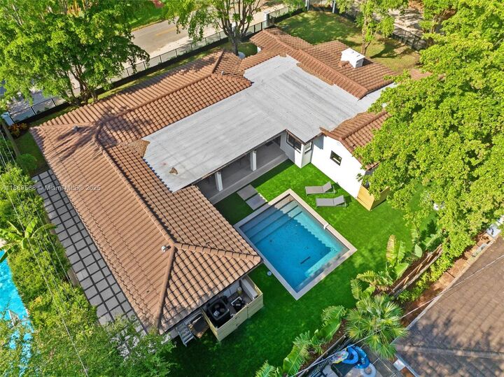 Property Photo: 7402 SW 54th Ave FL 33143