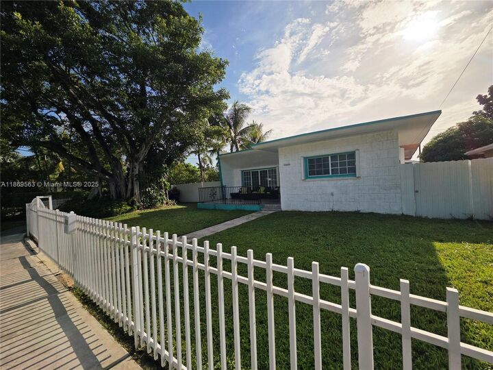 Property Photo: 13895 NE 11th Ave FL 33161