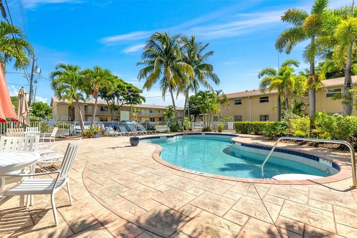Property Photo: 2607 NE 8th Ave 20 FL 33334