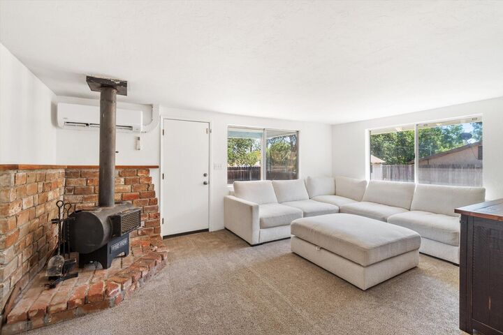 Property Photo: 1517 Cottonwood Avenue CA 96001