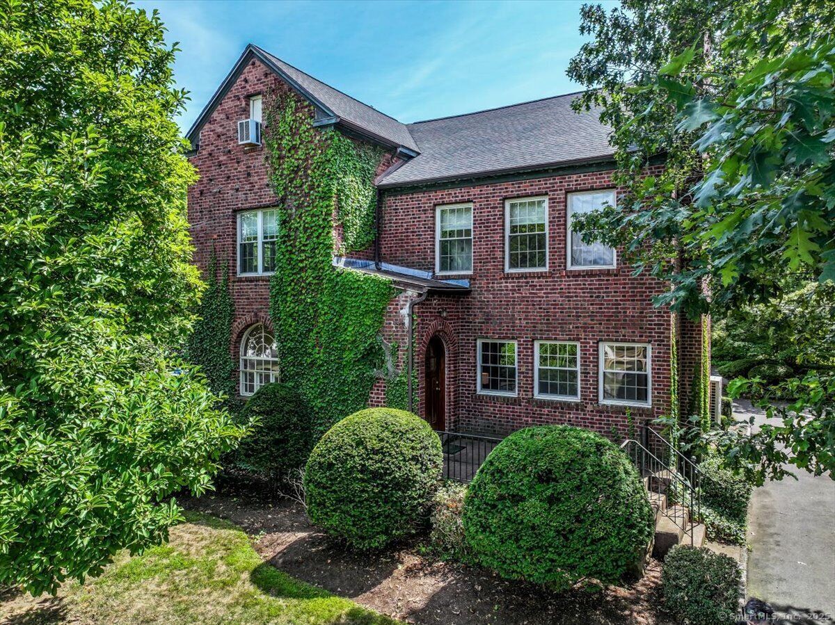 Property Photo:  100 Fitch Street  CT 06473 