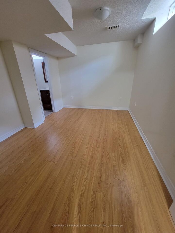 Property Photo: 783 Millworks Crescent Lower Level ON L5B 0B9