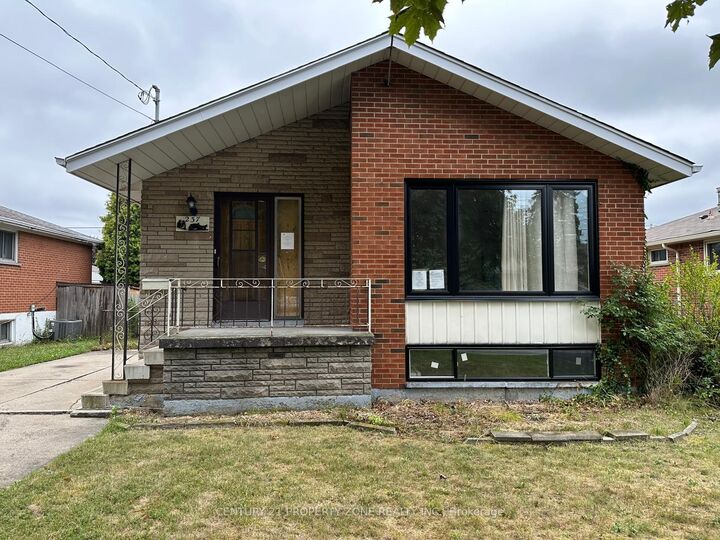 Property Photo:  237 Fernwood Crescent  ON L8T 3L7 