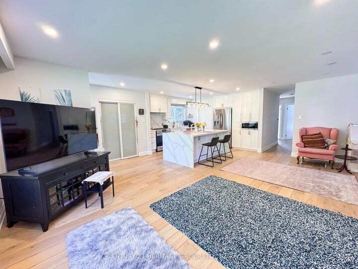 Property Photo:  44 Devins Drive  ON L4G 2Z1 