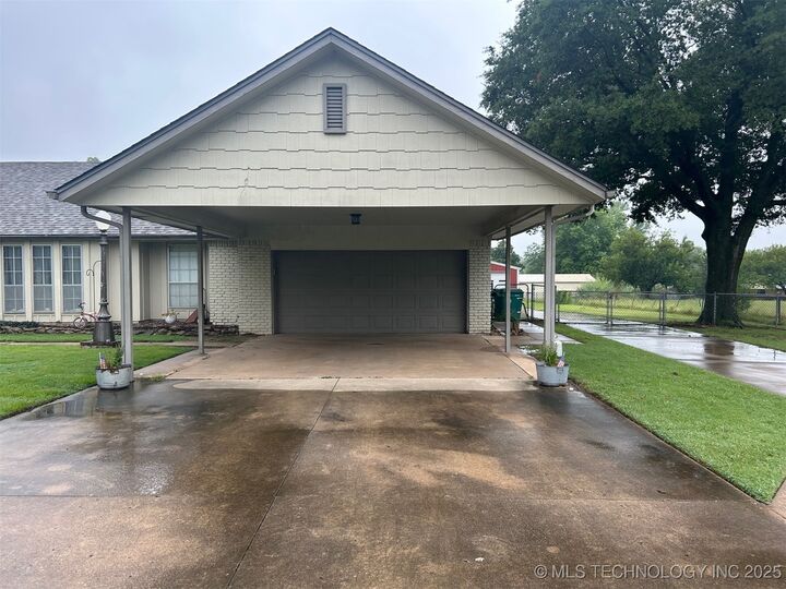 Property Photo: 27472 E 64th Street S OK 74014