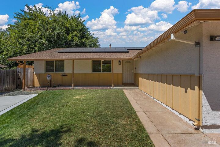 Property Photo: 430 Burlington Drive CA 95687