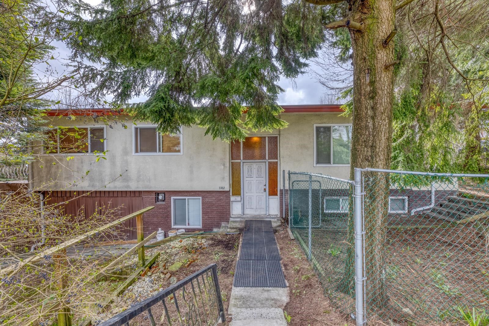 Property Photo: 3302 E 5th Avenue BC V5M 1P4