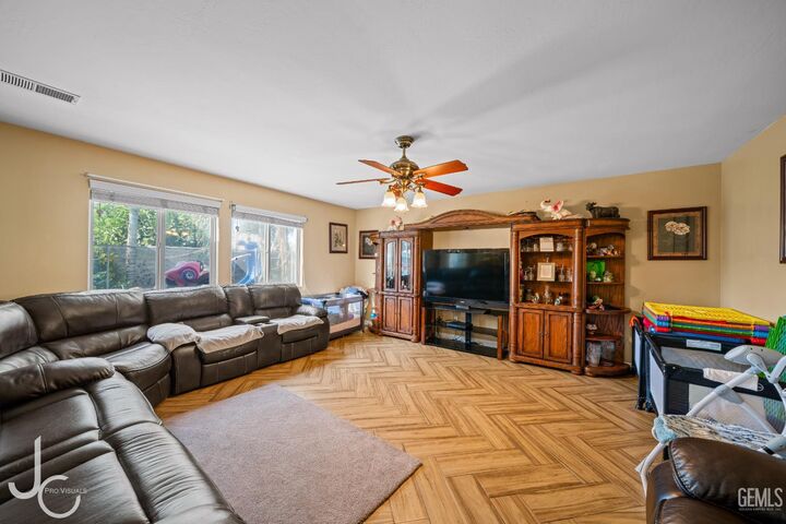 Property Photo:  11117 Grand Prairie Drive  CA 93311 