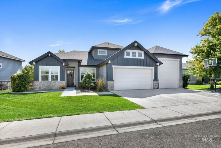 Property Photo: 1211 W Tanzanite Dr ID 83634