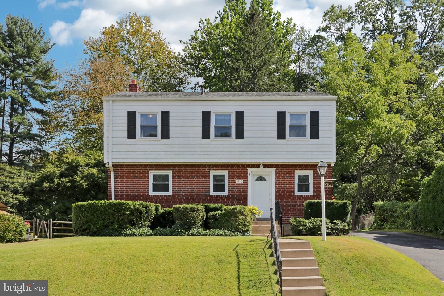 Property Photo:  910 Glenroy Road  PA 19128 