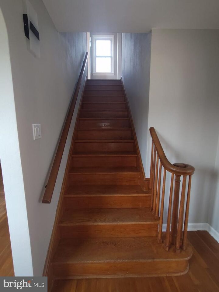 Property Photo:  140 Gainsboro  NJ 08648 