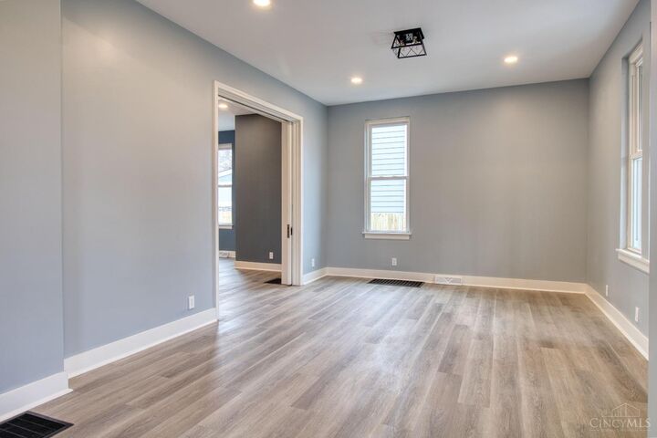 Property Photo: 6107 Clephane Avenue OH 45227