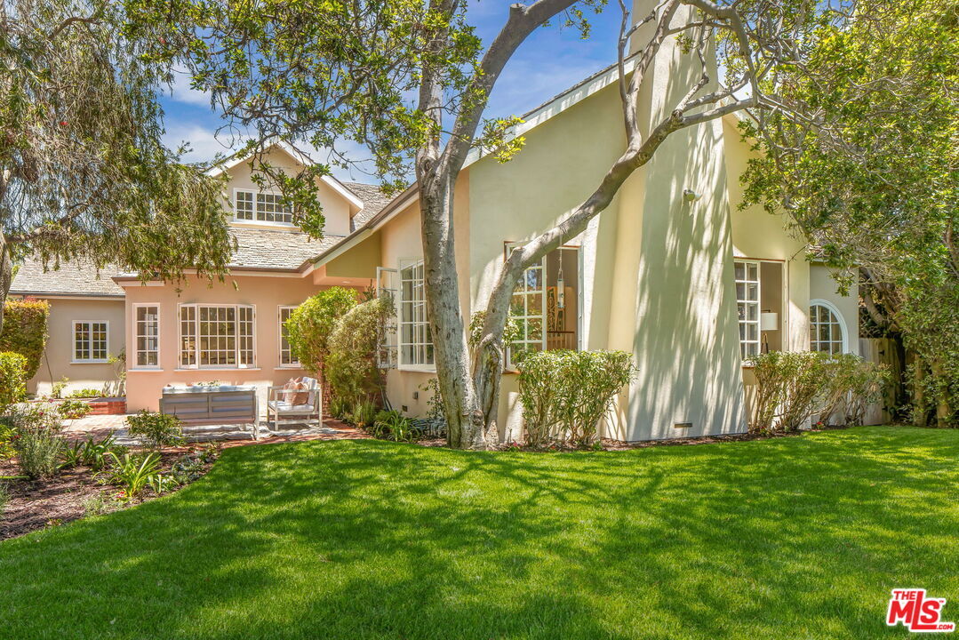 Property Photo:  704 Georgina Ave  CA 90402 