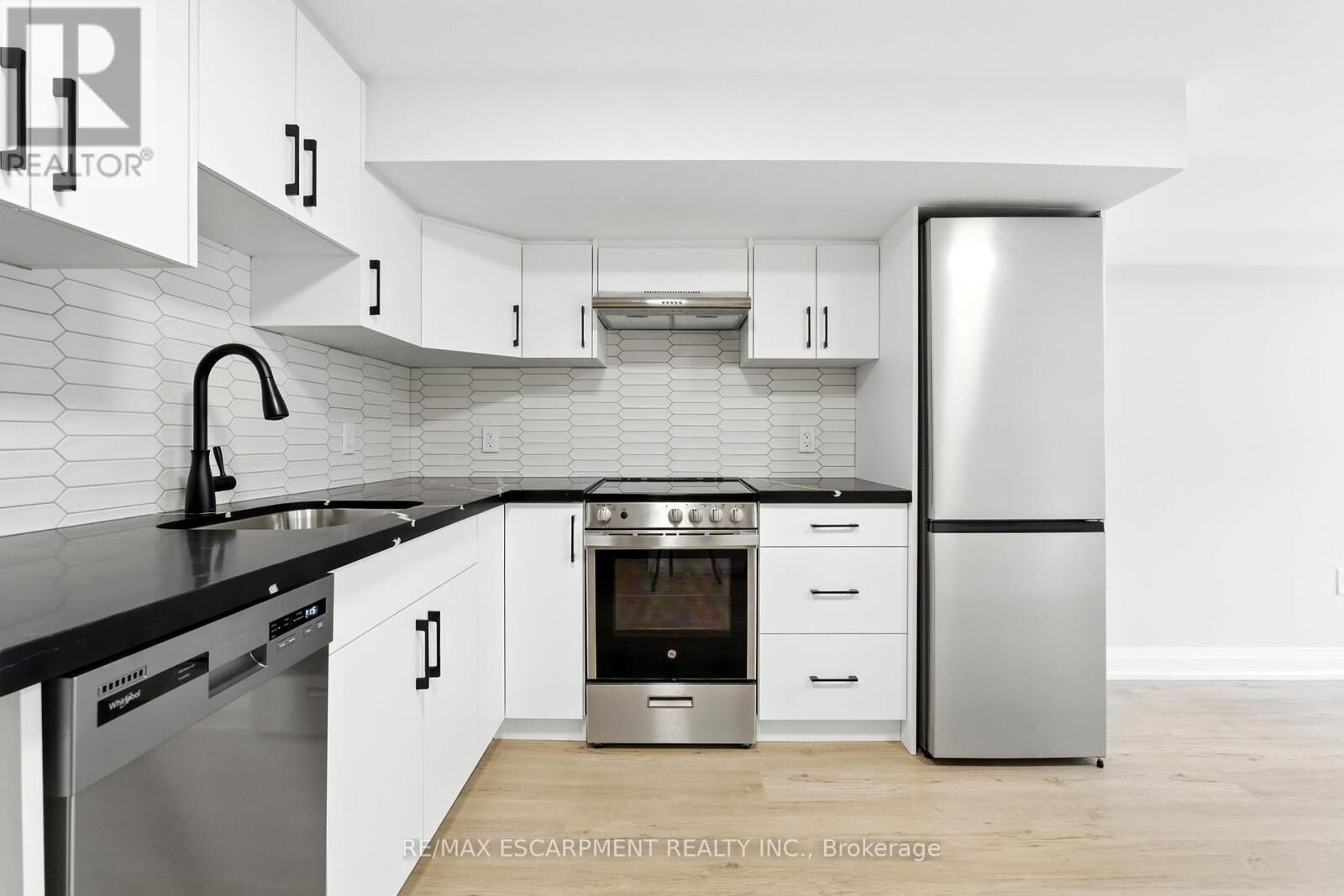 Property Photo:  929 Upper Ottawa Street C  ON L8T 3V6 