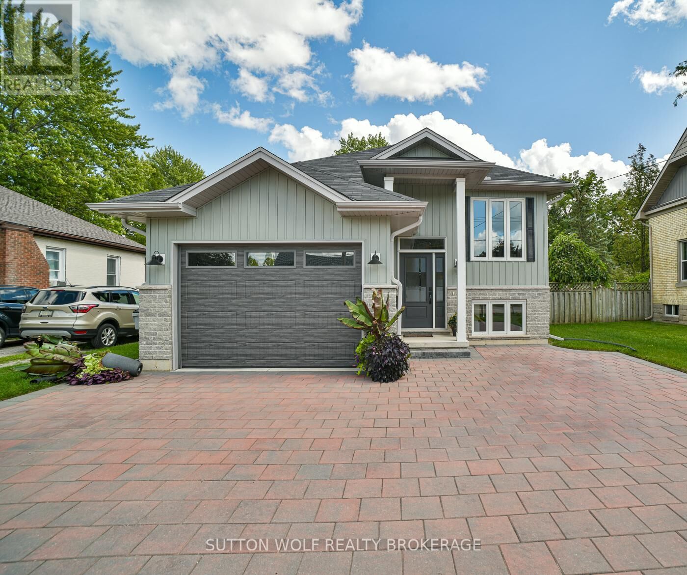 Property Photo:  52 Metcalfe Street East  ON N7G 1P1 