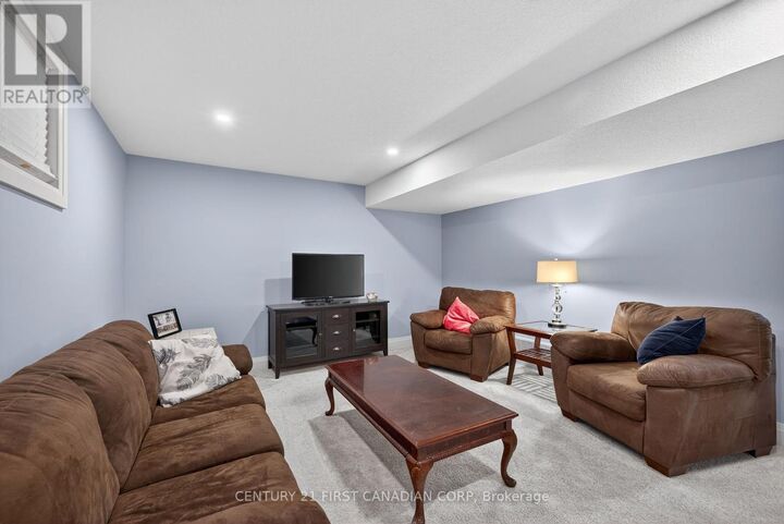 Property Photo:  99 Thames Springs Crescent  ON N0M 2M0 