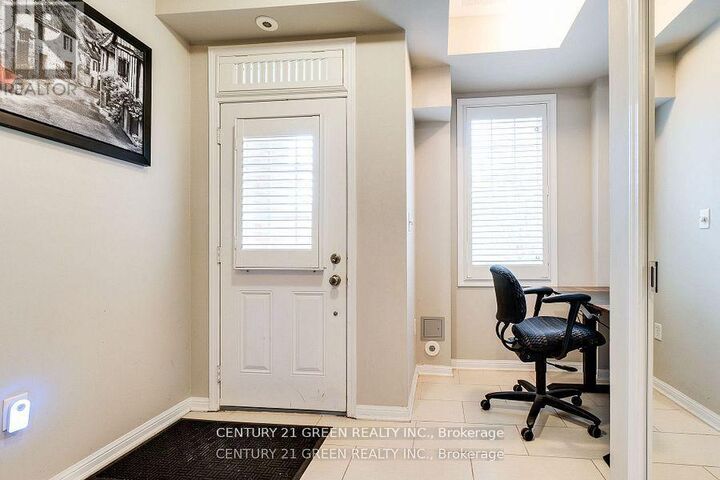 Property Photo: 2614 Dashwood Drive 24 ON L6M 4C2