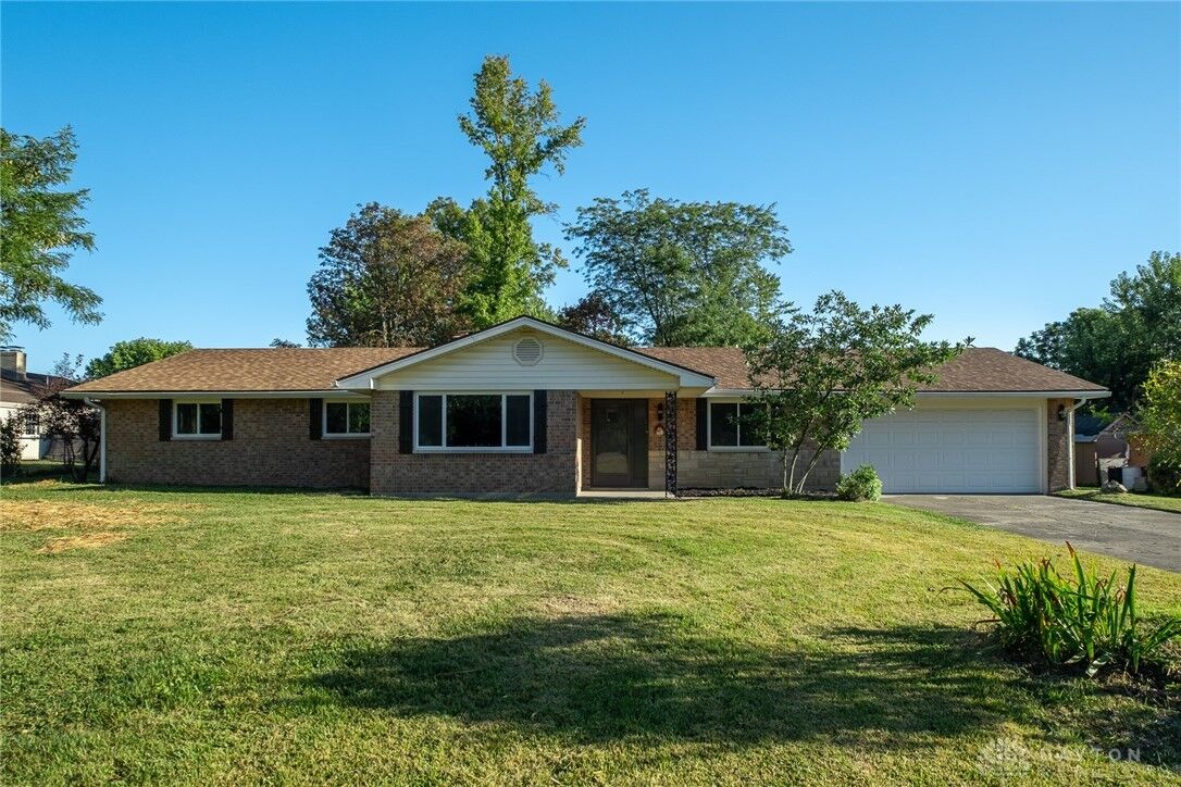 Property Photo: 2886 Kemp Road OH 45431