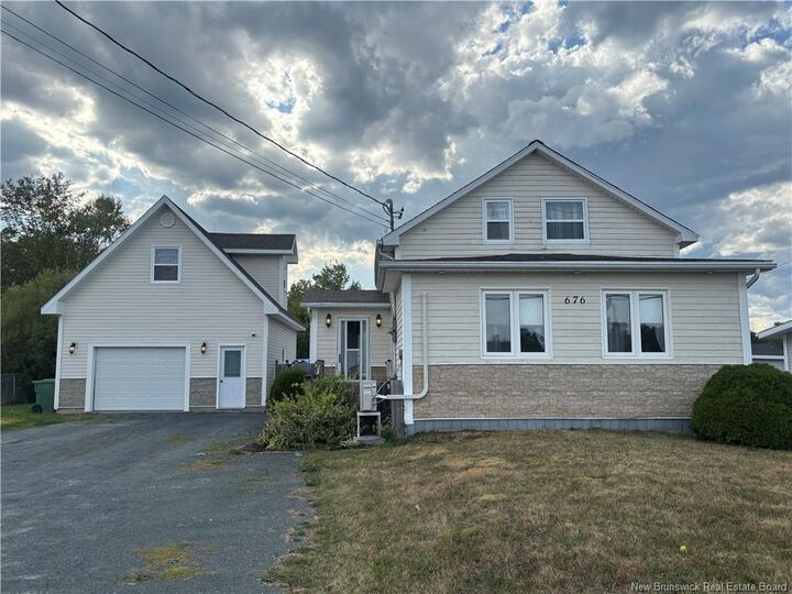 676 Rue Principale  Beresford NB E8K 2Y1 photo