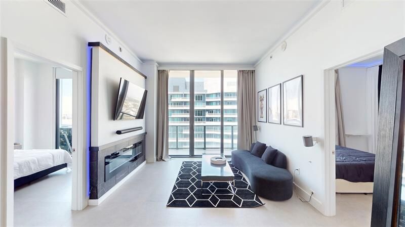 Property Photo: 1300 S Miami Ave Ph5209 FL 33130