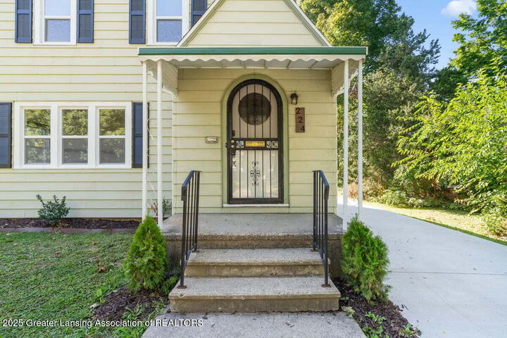 Property Photo:  224 West Street  MI 48915 