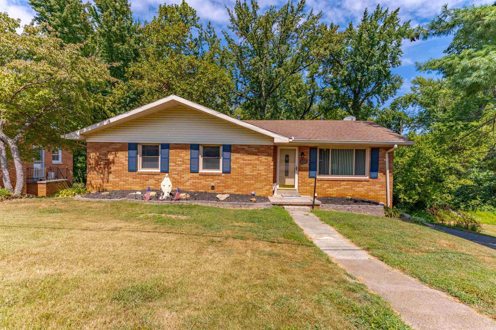 Property Photo: 630 Bartlett Dr IN 47630
