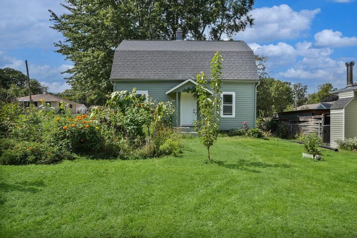 2727 Cedar Heights Drive  Cedar Falls IA 50613 photo