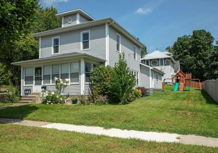 Property Photo:  122 NE 7th Street  IA 50677 