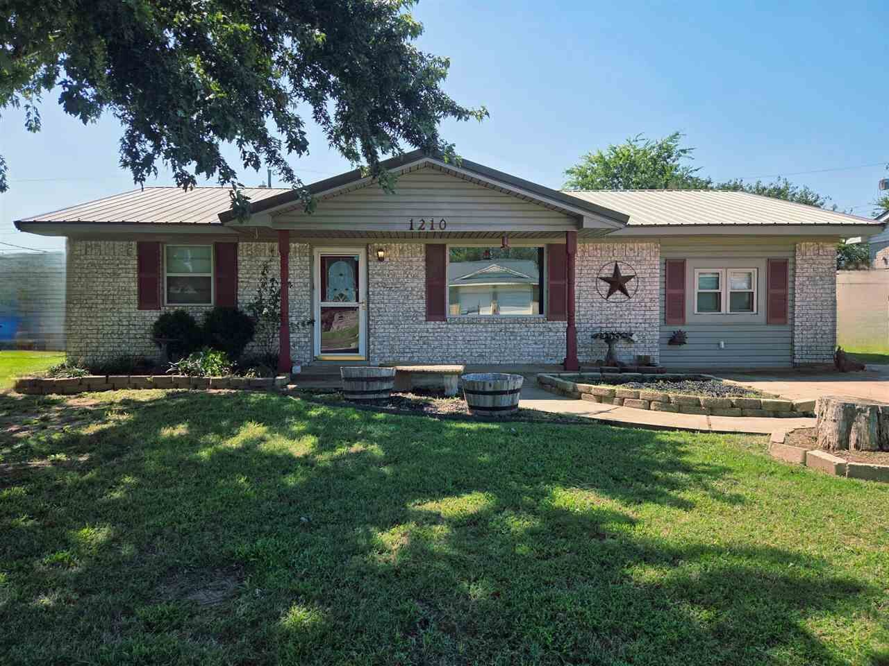Property Photo:  1210 2nd Place  OK 73538 