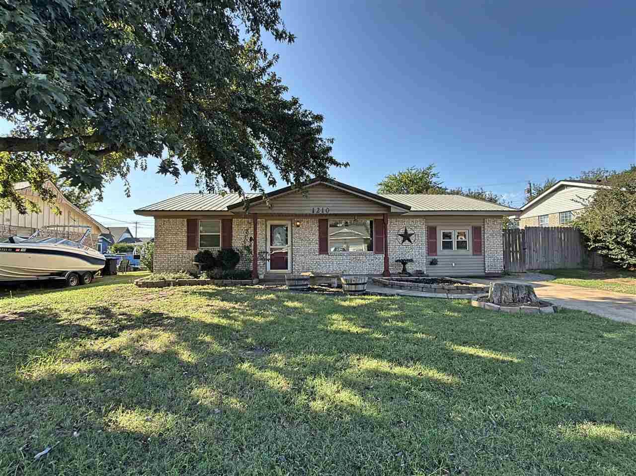 Property Photo: 1210 2nd Place OK 73538